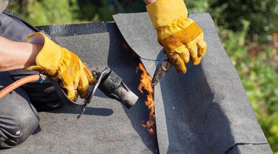 Professional gutter cleaning in High Hill, MO